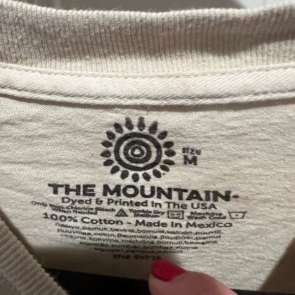 NWOT The Mountain Tan Wolf Print Short Sleeve Tee - Picture 2 of 4